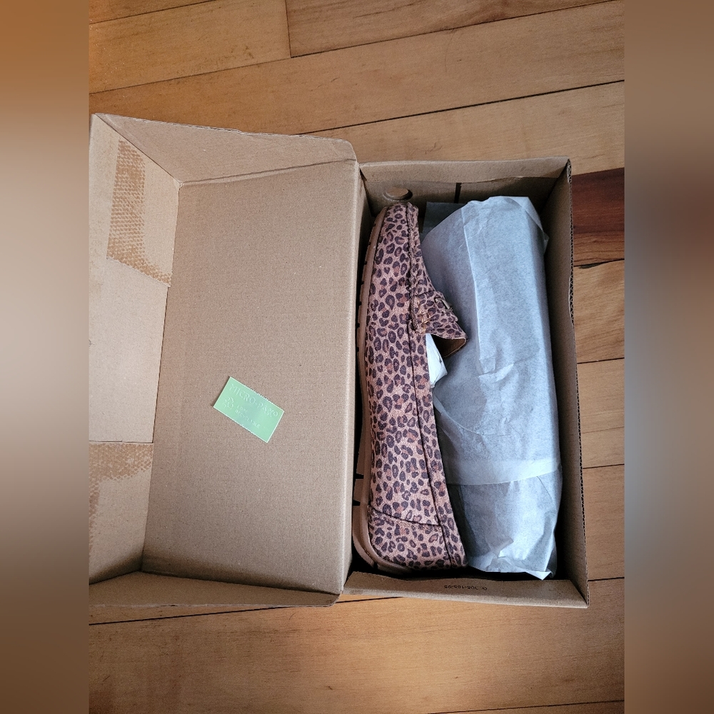 🆕️Cool Coser Leopard Slip On Flats - Picture 3 of 6